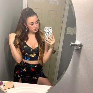 Meet your Posher, Danielle